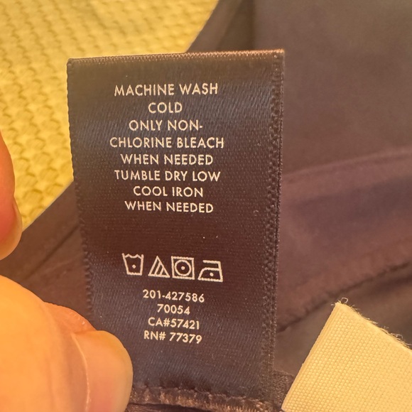 Ann Taylor XL navy medium weight sleeveless blouse with back hidden zipper. NWOT - Picture 7 of 7